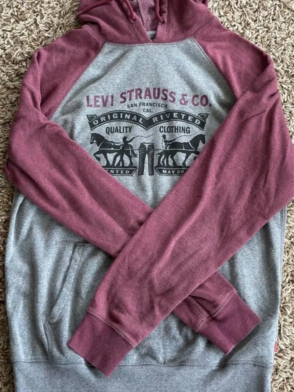 Levi's Men's Gray and Burgundy Crewneck Pullover with Logo